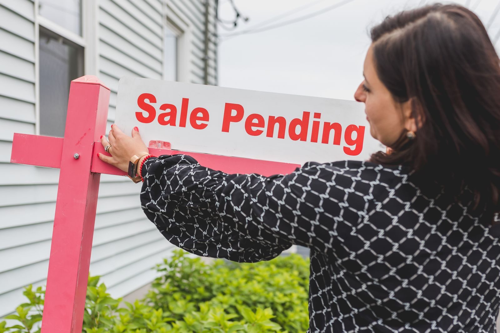 What a Pending Sale Status Actually Means for Other Buyers